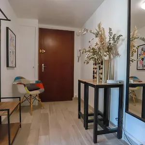 chez-lou-appartement-proche-du-lac-moderne.hotels-rhonealpes.com/